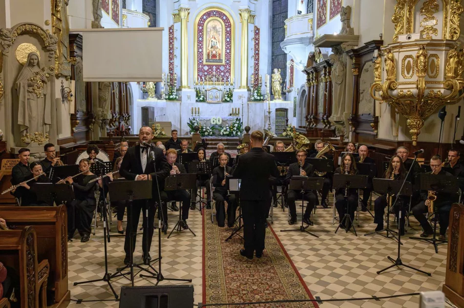 Wyjątkowy koncert „Totus Tuus Maria” odbył się w limanowskiej bazylice - zdjęcie 5