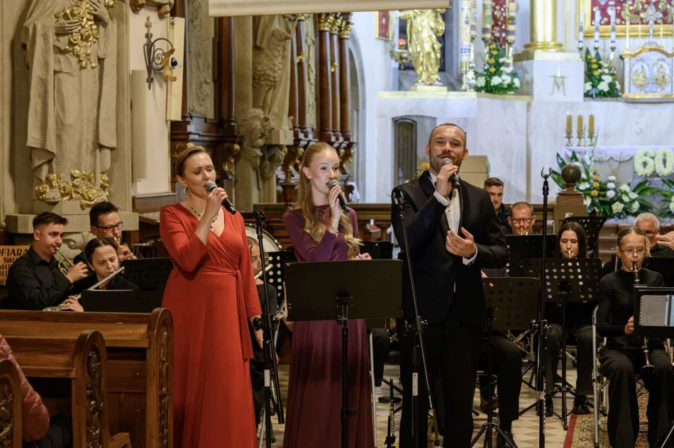 Wyjątkowy koncert „Totus Tuus Maria” odbył się w limanowskiej bazylice - zdjęcie 19