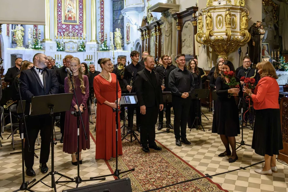Wyjątkowy koncert „Totus Tuus Maria” odbył się w limanowskiej bazylice - zdjęcie 20