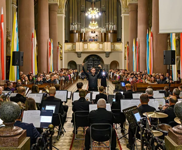 Koncert w bazylice na 60-lecie koronacji figury - zdjęcie główne