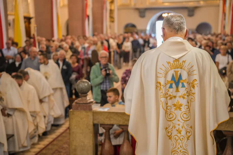Bp Jeż na rozpoczęcie odpustu: "teren jest zaminowany" - zdjęcie 24