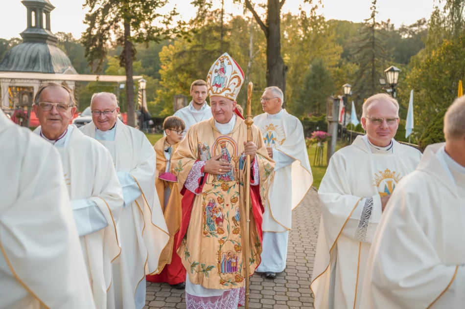 Bp Jeż na rozpoczęcie odpustu: "teren jest zaminowany" - zdjęcie 34