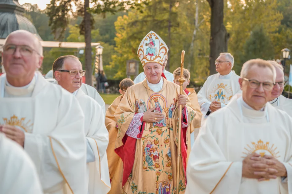 Bp Jeż na rozpoczęcie odpustu: "teren jest zaminowany" - zdjęcie 35