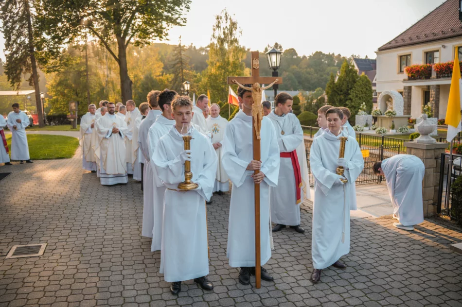 Bp Jeż na rozpoczęcie odpustu: "teren jest zaminowany" - zdjęcie 41