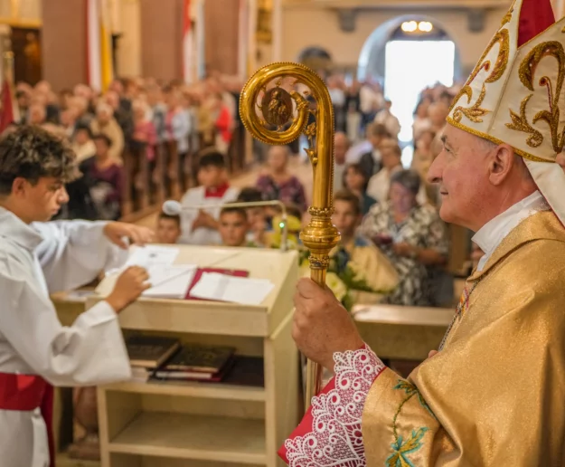 Bp Jeż na rozpoczęcie odpustu: "teren jest zaminowany" - zdjęcie główne
