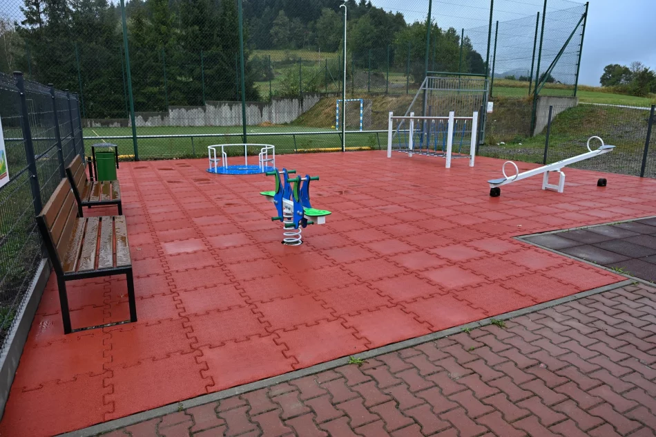 Nowe place zabaw powstały na terenie gminy Limanowa - zdjęcie 7