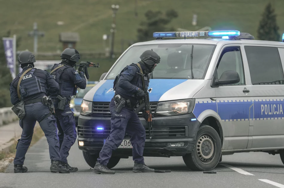Pożar, podejrzany pakunek, ewakuacja – ćwiczenia służb (ZDJĘCIA) - zdjęcie 20