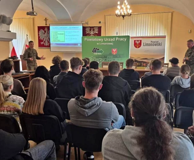 Spotkanie z doradcami zawodowymi i przedstawicielami wojska - zdjęcie główne