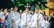 Rzesze wiernych na ulicach (zdjęcia) - zdjęcie 1