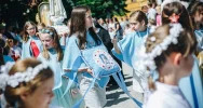Rzesze wiernych na ulicach (zdjęcia) - zdjęcie 4