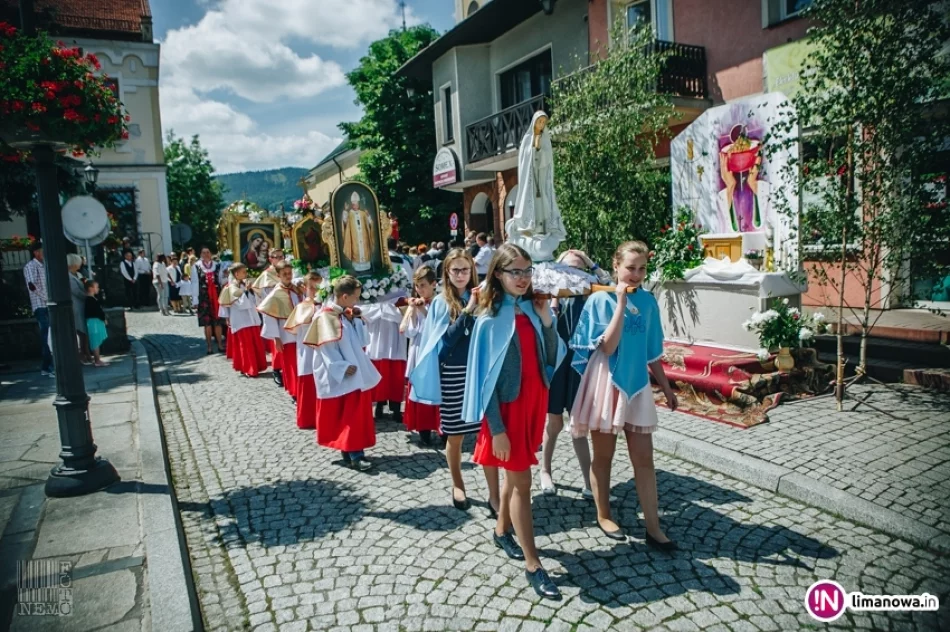 Uroczyste procesje - obchody Bożego Ciała w Tymbarku i Limanowej 2017 - zdjęcie 9