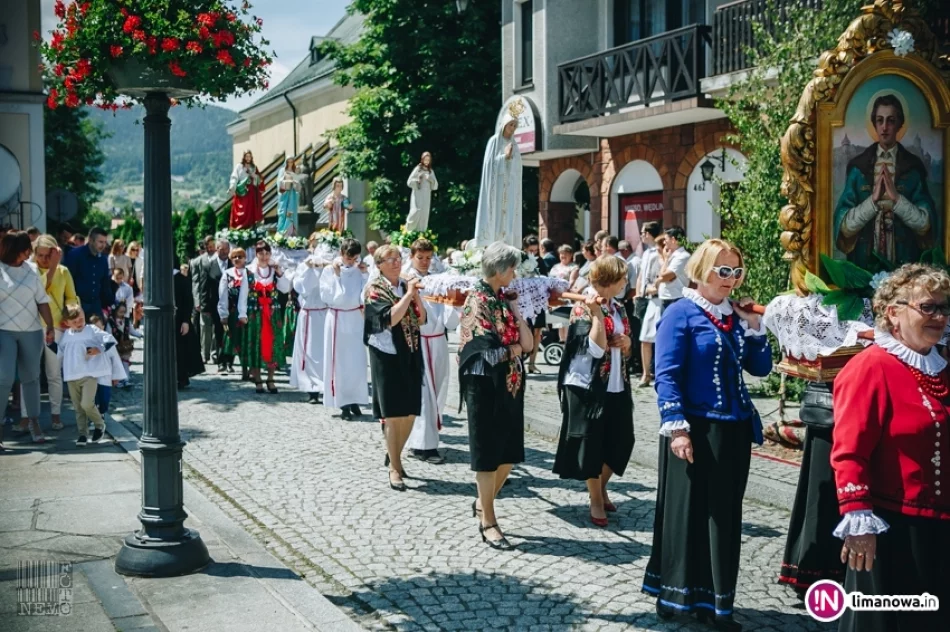 Uroczyste procesje - obchody Bożego Ciała w Tymbarku i Limanowej 2017 - zdjęcie 17