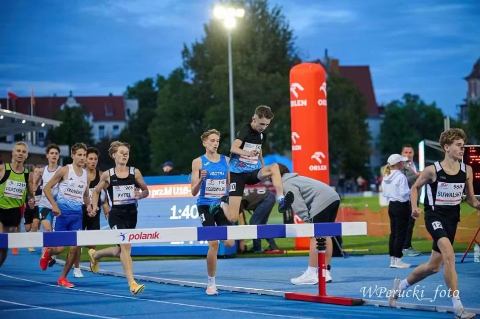Jakub Bugański wicemistrzem Polski U16 w biegu na 1000 m z przeszkodami - zdjęcie 7