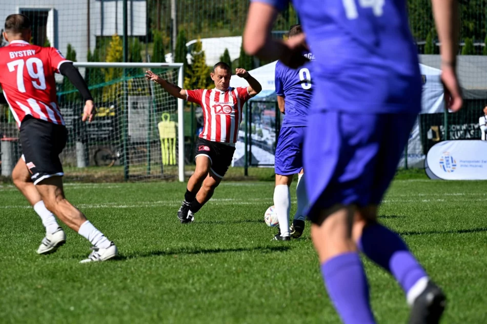 Pierwszy Memoriał im. Mariana Tajdusia w Tymbarku. Sandecja najlepsza w turnieju oldbojów - zdjęcie 14