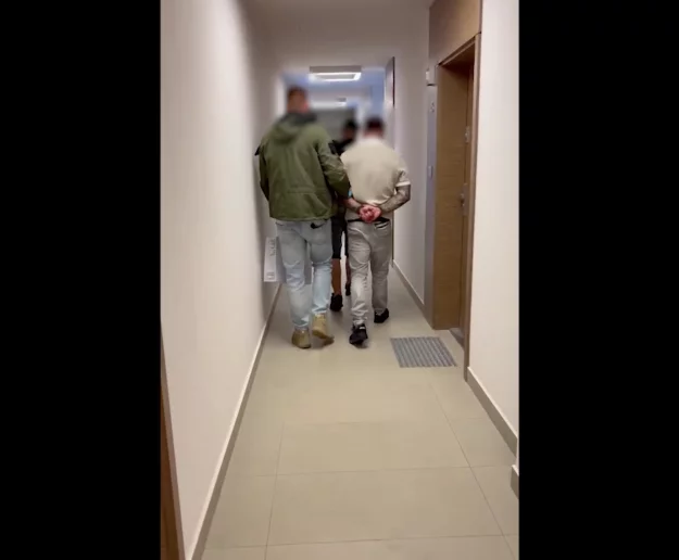 Spalili dowody w lesie. Prokuratura podała szczegóły zarzutów - zdjęcie główne