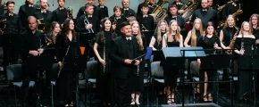 Orkiestra na podium  - zdjęcie główne