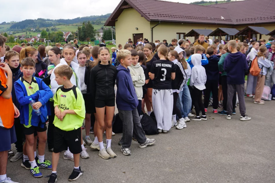 Szkoły rywalizowały w biegach sztafetowych o mistrzostwo powiatu - zdjęcie 3