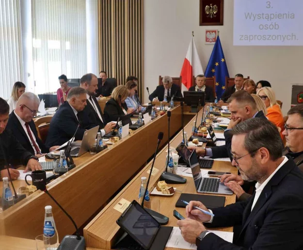 Obradują limanowscy radni - oglądaj sesję na żywo - zdjęcie główne