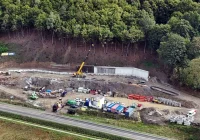 Betonowe konstrukcje zabezpieczą tory  - zdjęcie główne
