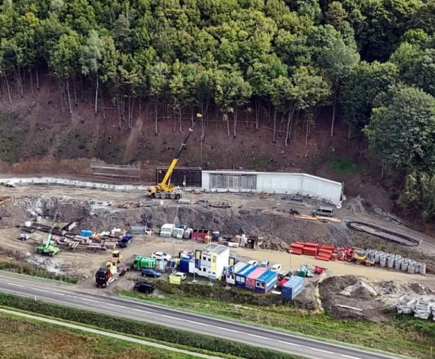 Betonowe konstrukcje zabezpieczą tory - zdjęcie główne