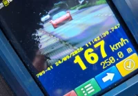 Ferrari pędziło 167 km/h w zabudowanym - zdjęcie główne