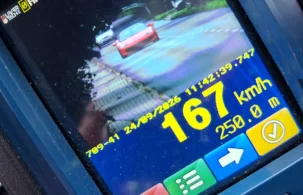 Ferrari pędziło 167 km/h w zabudowanym - zdjęcie główne