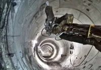 Prace pod ziemią: łączą tunele i budują chodniki - zdjęcie główne