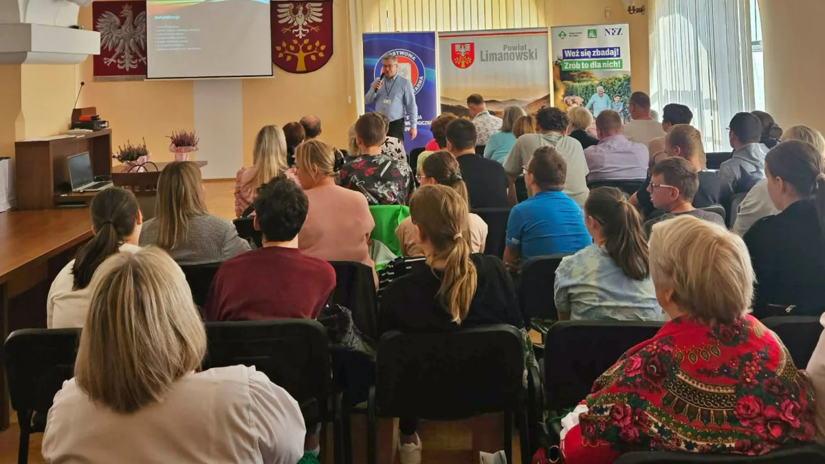 Uczestnicy spotkania „Jesień bez infekcji” w Starostwie Powiatowym w Limanowej