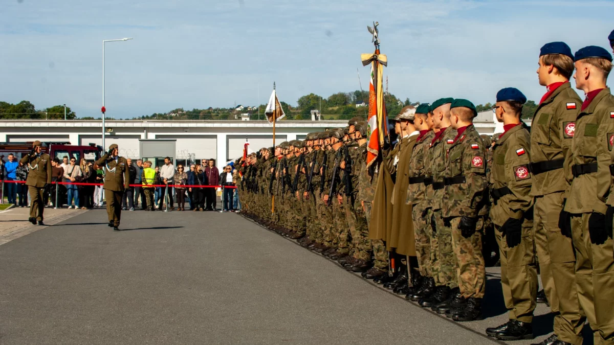 Uroczysty Apel w koszarach 114. Limanowskiego Batalionu Lekkiej Piechoty