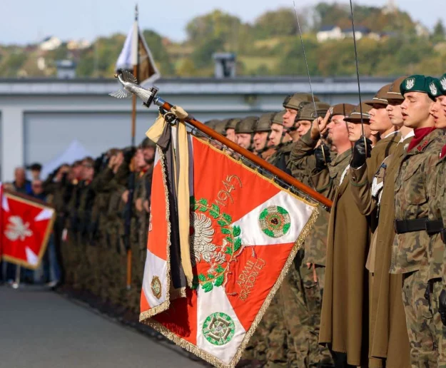  Uroczysty apel połączony z Dniem Otwartych Koszar 114. Limanowskiego Batalionu Lekkiej Piechoty - Zdjęcie główne