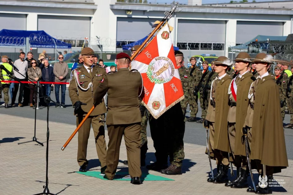  Uroczysty apel połączony z Dniem Otwartych Koszar 114. Limanowskiego Batalionu Lekkiej Piechoty - zdjęcie 6