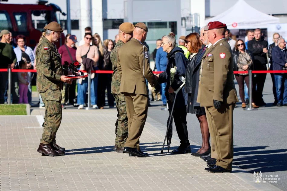  Uroczysty apel połączony z Dniem Otwartych Koszar 114. Limanowskiego Batalionu Lekkiej Piechoty - zdjęcie 16