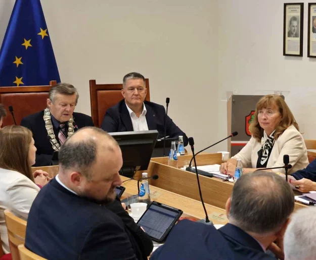 Burmistrz sugeruje powiązania komitetu. Jest reakcja - zdjęcie główne