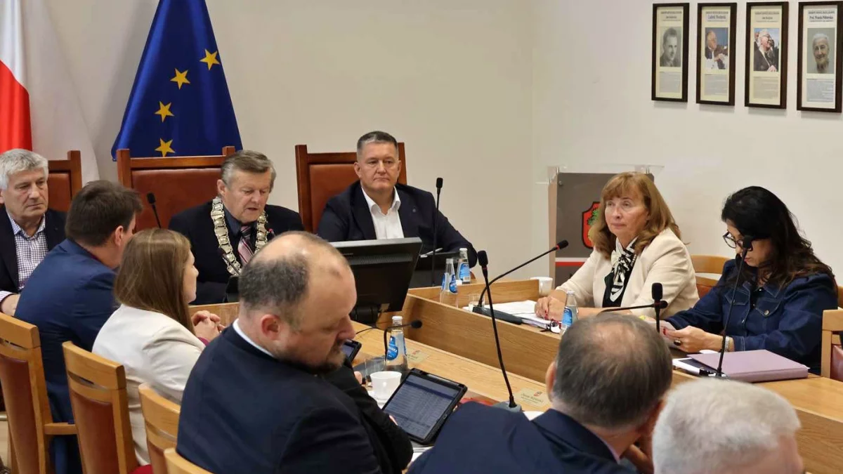 Burmistrz sugeruje powiązania komitetu. Jest reakcja
