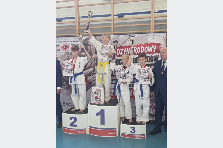 10 medali zawodników Limanowskiego Klubu Kyokushin Karate w Wilkowicach - zdjęcie 8