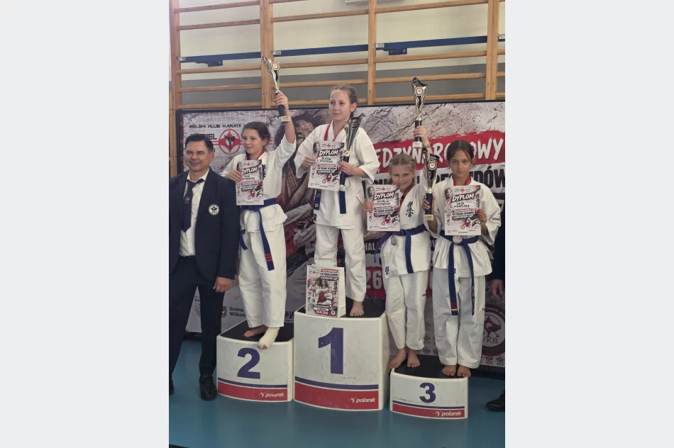 10 medali zawodników Limanowskiego Klubu Kyokushin Karate w Wilkowicach - zdjęcie 9