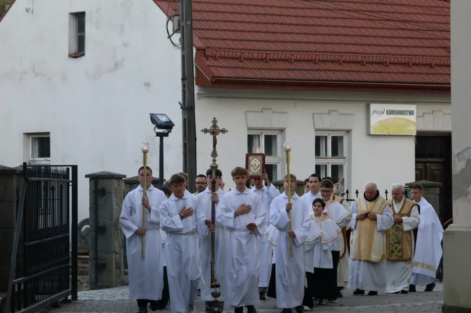 Abp Jędraszewski: "to nie jest małżeństwo". Ostre słowa na Limanowszczyźnie (ZDJĘCIA, WIDEO) - zdjęcie 35