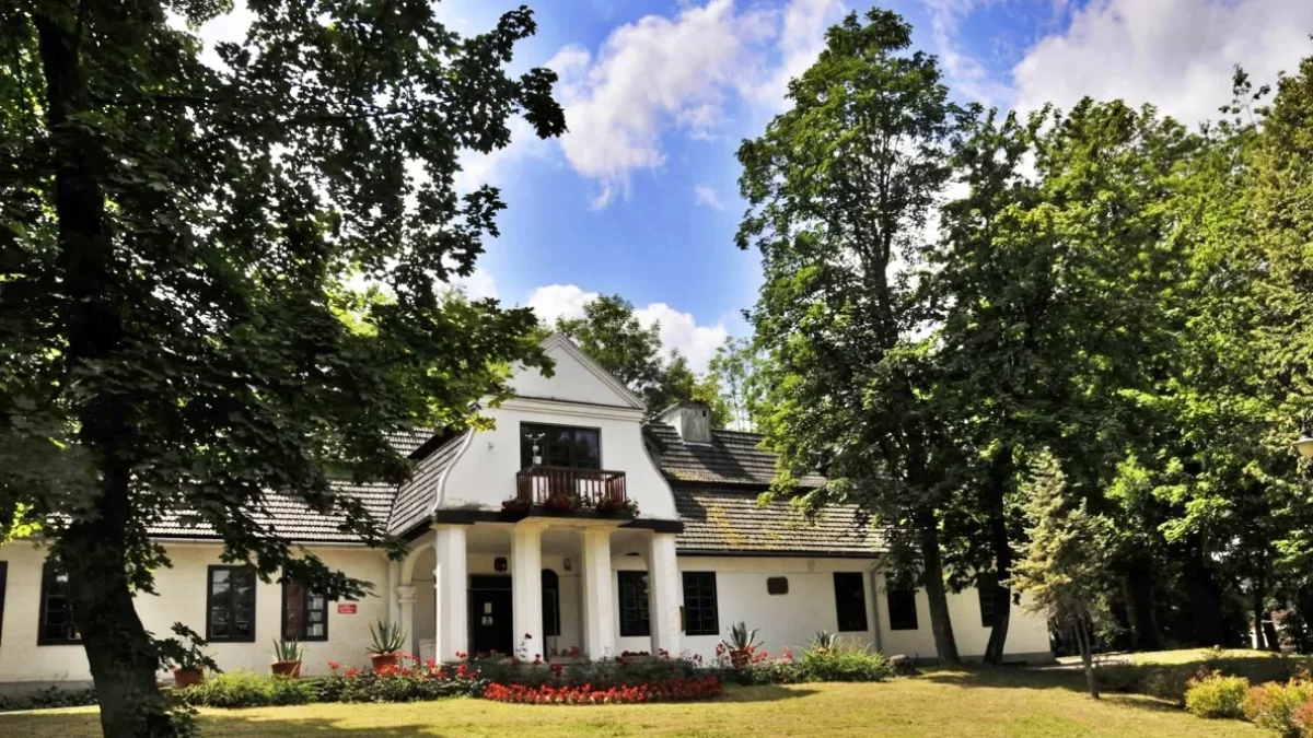 Budynek Muzeum Regionalnego Ziemi Limanowskiej w Dworze Marsów w Limanowej