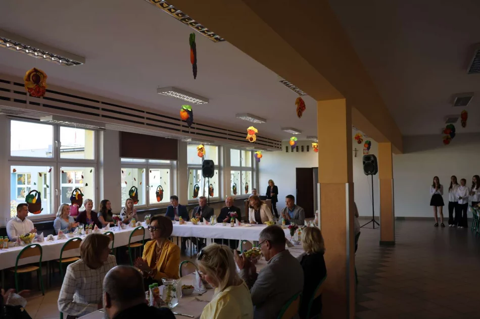 Zmodernizowana kuchnia w ZSP nr 4 już otwarta – inwestycja z myślą o zdrowiu i codziennym komforcie dzieci - zdjęcie 9