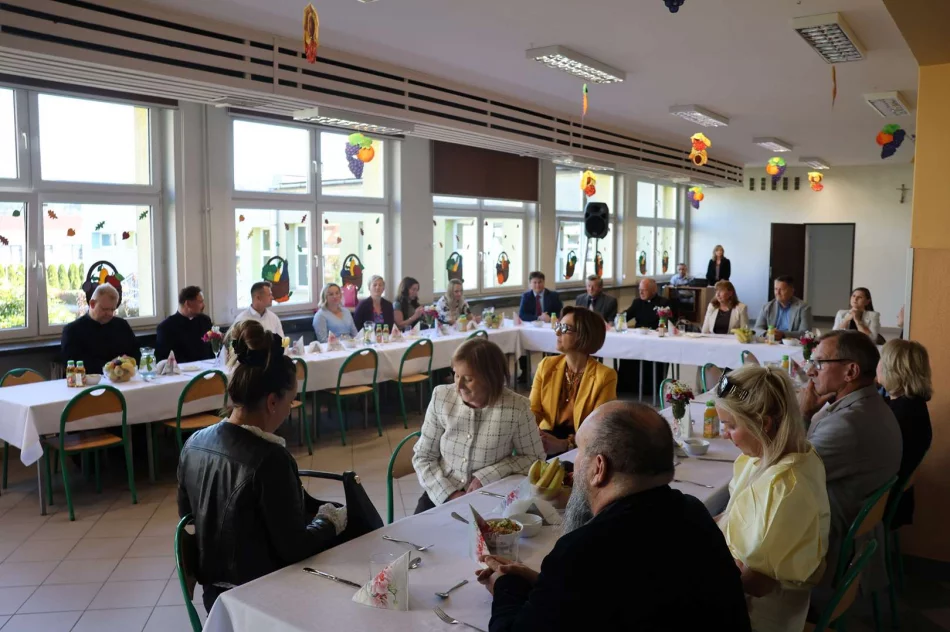Zmodernizowana kuchnia w ZSP nr 4 już otwarta – inwestycja z myślą o zdrowiu i codziennym komforcie dzieci - zdjęcie 10