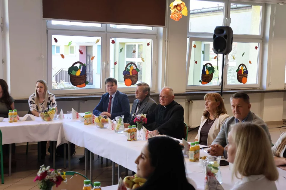 Zmodernizowana kuchnia w ZSP nr 4 już otwarta – inwestycja z myślą o zdrowiu i codziennym komforcie dzieci - zdjęcie 11