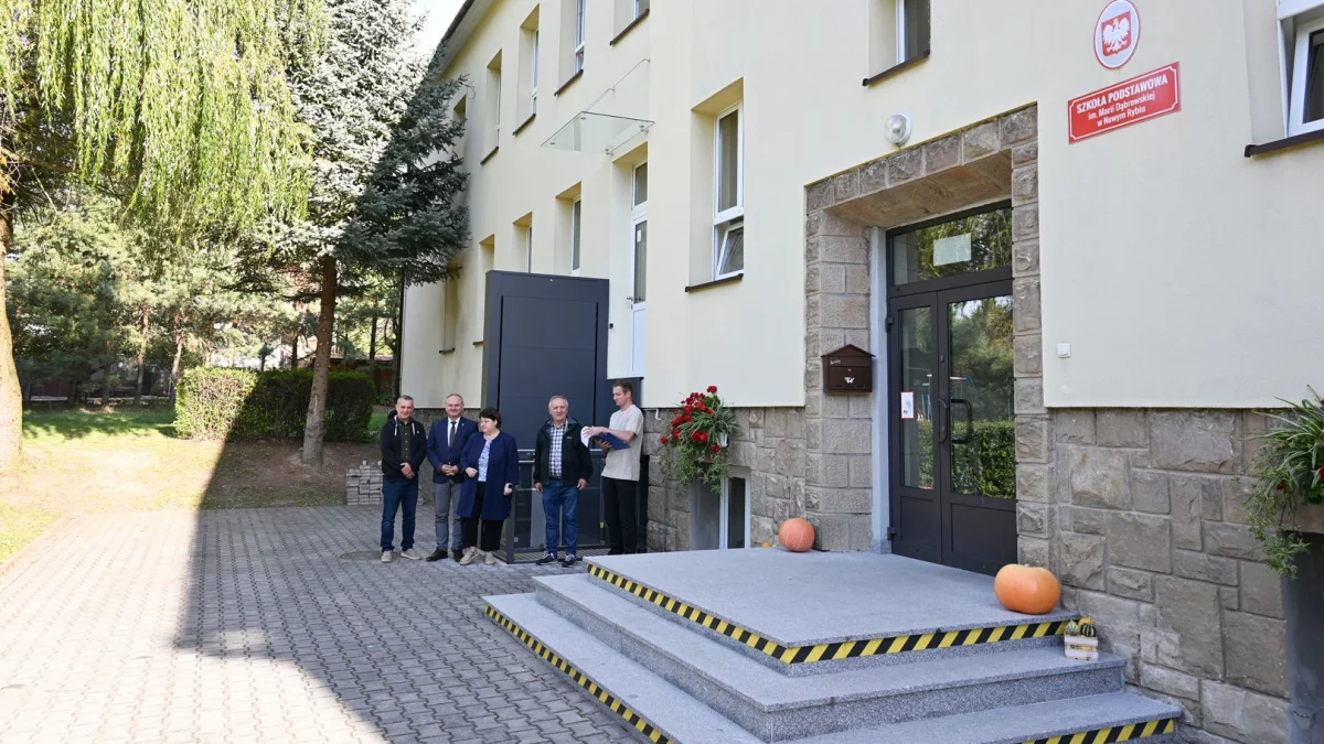 Nowa platforma poprawi dostępność Szkoły Podstawowej w Nowym Rybiu