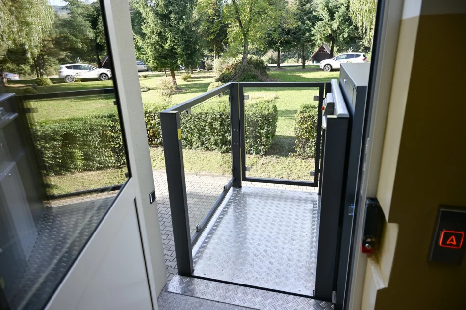 Nowa platforma poprawi dostępność Szkoły Podstawowej w Nowym Rybiu - zdjęcie 8