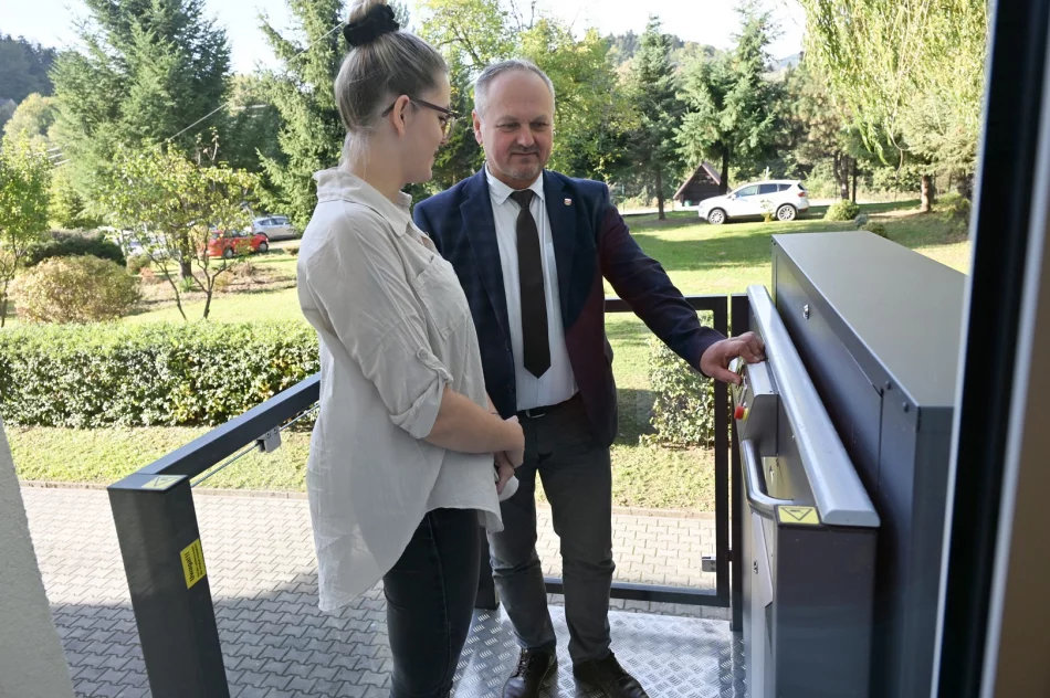 Nowa platforma poprawi dostępność Szkoły Podstawowej w Nowym Rybiu - zdjęcie 10