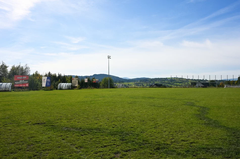 Zmodernizowane oświetlenie stadionu w Pisarzowej - zdjęcie 2