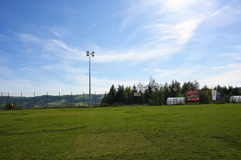 Zmodernizowane oświetlenie stadionu w Pisarzowej - zdjęcie 5