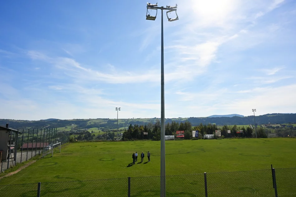 Zmodernizowane oświetlenie stadionu w Pisarzowej - zdjęcie 9