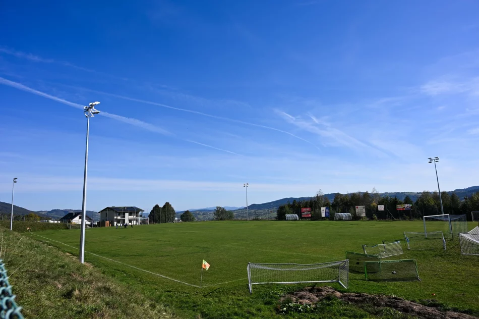 Zmodernizowane oświetlenie stadionu w Pisarzowej - zdjęcie 13