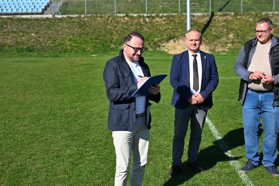 Zmodernizowane oświetlenie stadionu w Pisarzowej - zdjęcie 19