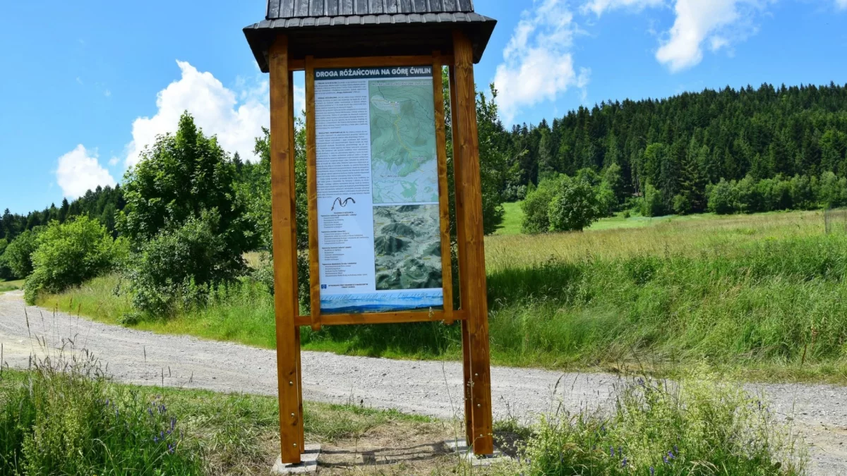 Uczestnicy przejdą drogą różańcową
